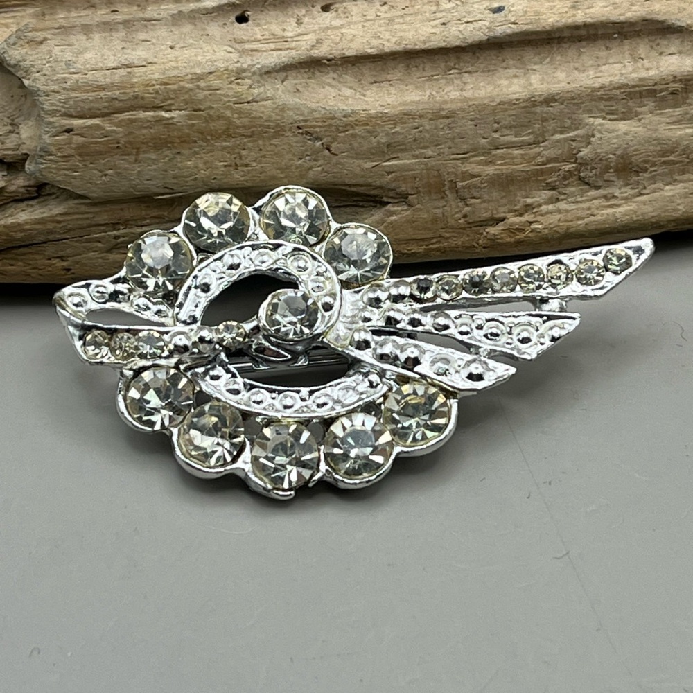 Elegant Vintage Art Deco Silver toned Crystal Brooch